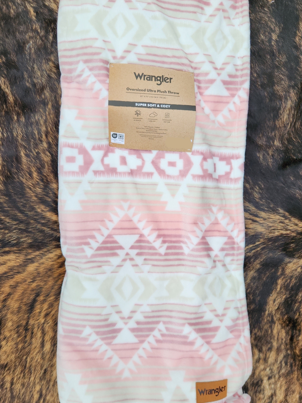 Wrangler Oversized Plush Throw - Pink & Cream Aztec